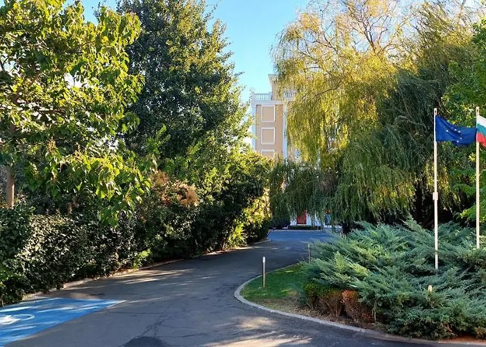 Отель Aquamarine 4*